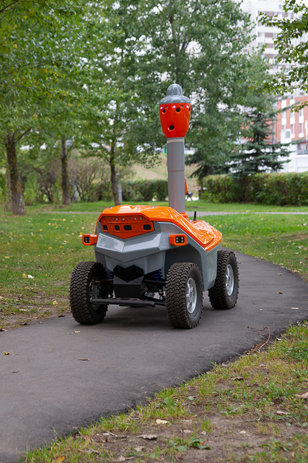 Home security outdoor robot