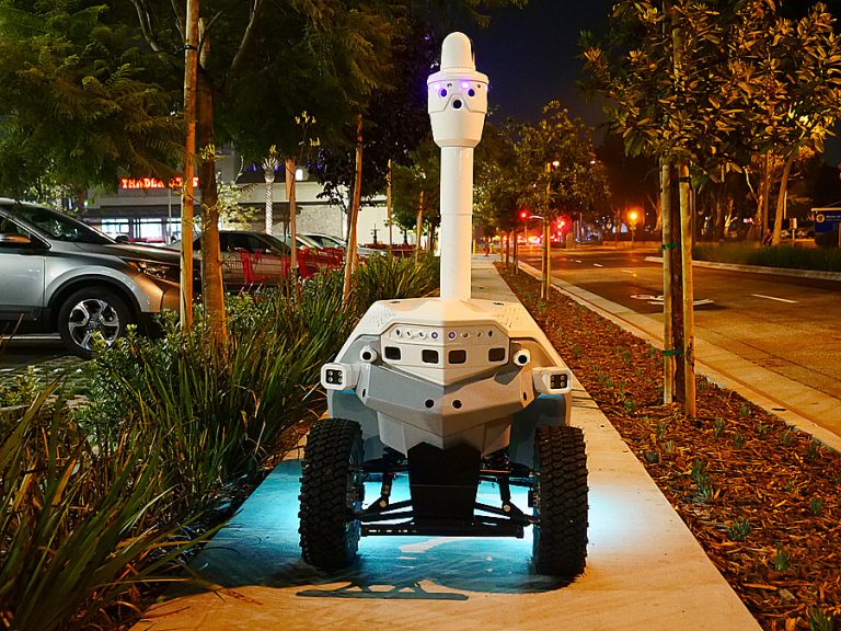 Autonomous Unmanned Ground Vehicle middle size UGV outdoor mobile robot AMR