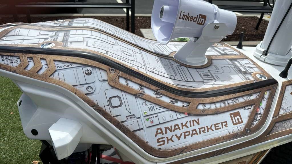 Customized LinkedIn Argus S5.3 autonomous mobile robot